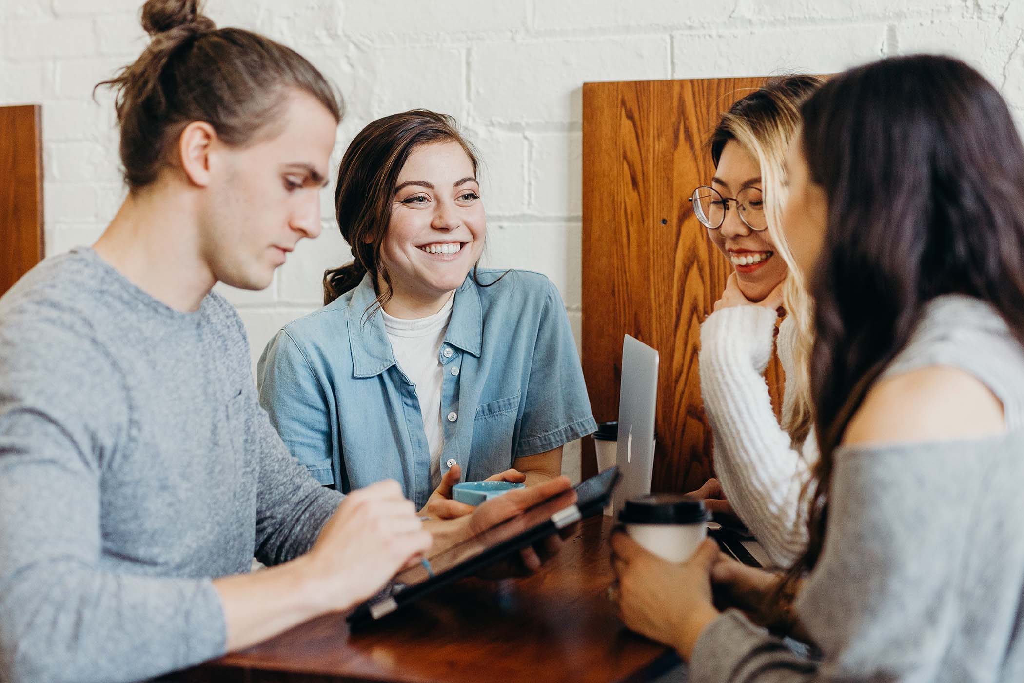 Leveraging Influencer Marketing: A Game-Changer for Your Business with the Best Digital Marketing Company in Lucknow, Digital Jugglers